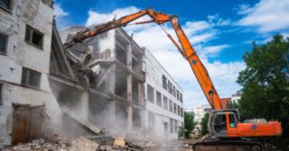 Промышленный демонтаж зданий Полевской, цена от 2900 руб.